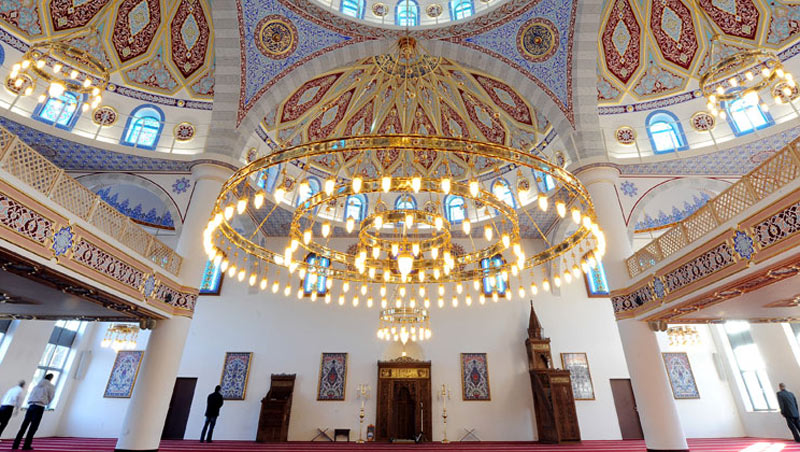 Almanya Duisburg Merkez Cami Osmanlı Avize Modeli Aydınlatma